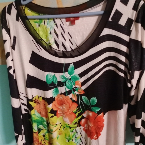 Women's Top - Picture 1 of 2